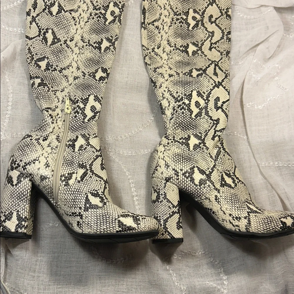 Unisa almost NEW Jaydi snake pattern thigh high heeled boots